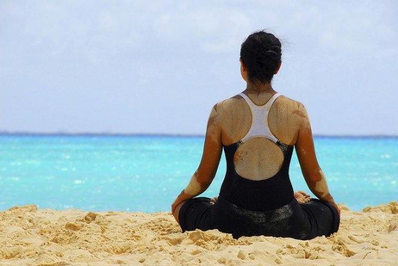abrahms-yoga-on-beach
