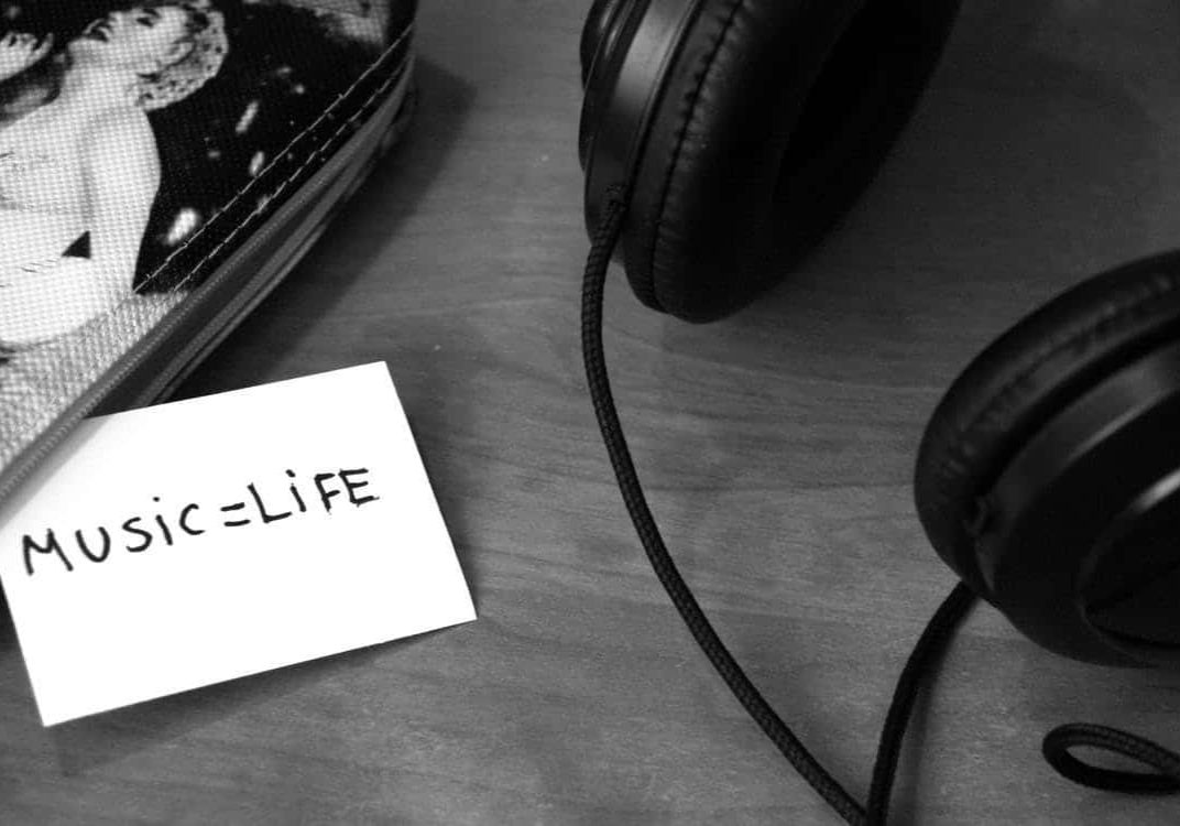 headphones with music life sign